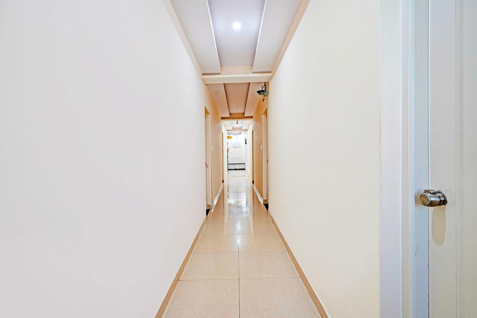 Hotel Super Collection O Niladri Road Kammasandra Esterno foto